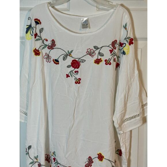 Time And Tru White Short Sleeved Blouse Embroidered With Flowers/Vines, XXXL, 22 - Picture 2 of 6